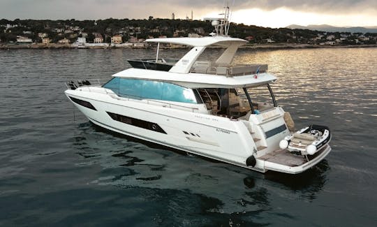 Alugue o Prestige Magnifique Male de 68 pés em Mônaco 🇲🇨 com serviço de concierge!