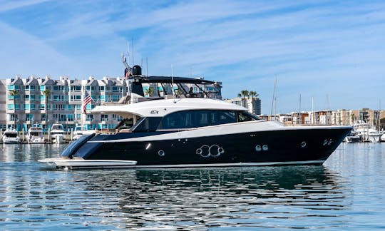 Yate a motor Monte Carlo Flybridge de 76 pies en Marina del Rey