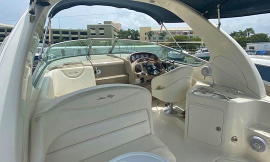 31ft Sea Ray Motor Yacht Charter in Chicago, Illinois