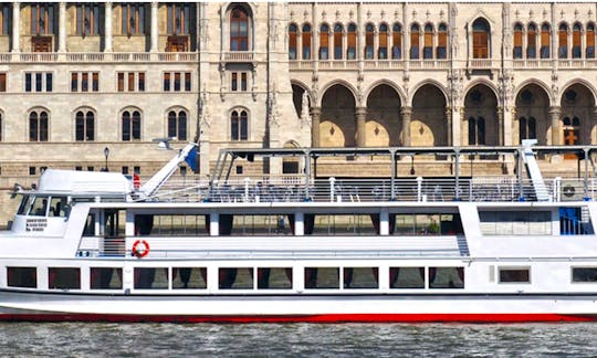 The TOP-RANKING Boat Party Experience in Budapest