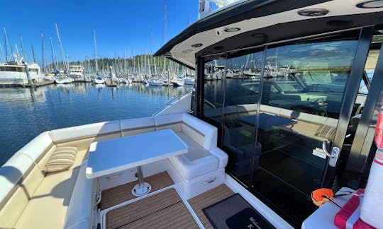 Luxury cruising on Lake Washington, Lake Union and more with Sea Ray 510 Sundancer Yacht