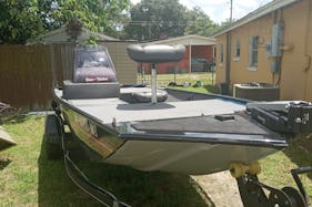 Tracker Classic XL Bass Boat for Fishing and Scenic Tours in Casselberry