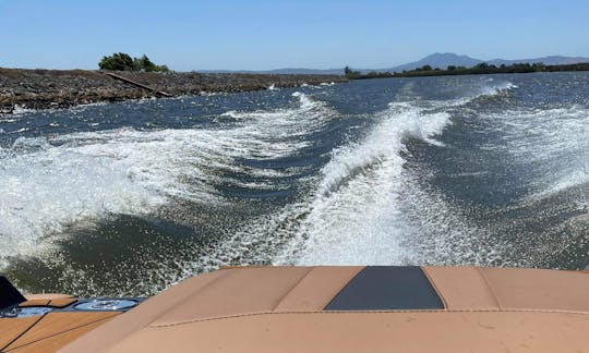 The Delta - Wakeboard, surfe, tubing e cruzeiro - Malibu 23 LSV