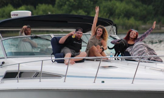 44ft Sea Ray Motor Yacht with Licensed USCG Captain in Lyme, Connecticut