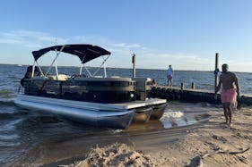Boats at Lake Conroe | 23ft Crest Pontoon fits up to 10 people
