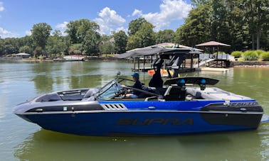 ¡Barco deportivo de lujo Supra 400SA 2018 para surfear, hacer wakeboard, hacer rodilleras o relajarse!