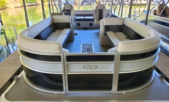 Spacious 26ft Harris Tritoon for rent in Charlotte/Lake Wylie