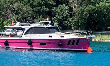 Motor Yacht Charter for 10 people in İstanbul