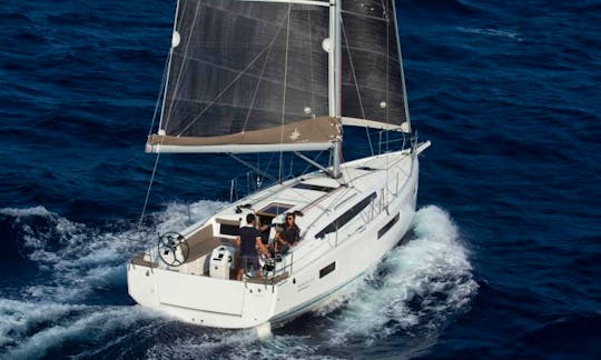 Jeanneau Sun Odyssey 40.1 (2022) Charter in Mallorca and in Gran Canaria
