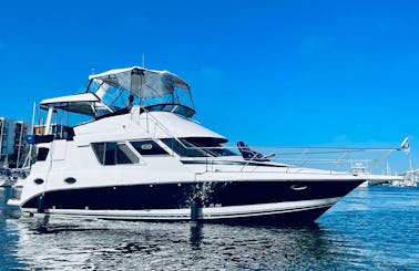 Silverton 36ft Luxury Fully enclosed yacht for entertaining!!