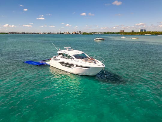 Nuevo Azimut Cantius de 45 pies en Miami Beach, Florida