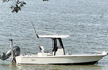 25’ Center Console Boat for rent on Lake Lewisville
