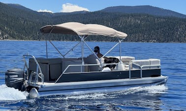 Explore el lago Tahoe en nuestro lujoso pontón Godfrey Sweet Water