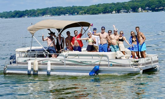 Up to 6 people Cruise Lake Minnetonka Bars, Bachelorette Parties and Big Island 