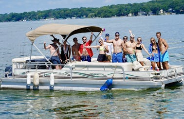 Up to 6 people Cruise Lake Minnetonka Bars, Bachelorette Parties and Big Island Hang Out