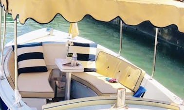 Duffy Boat en Marina Del Rey para 6 pasajeros