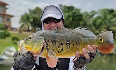 Viagem de pesca urbana de água doce guiada em Kuala Lumpur