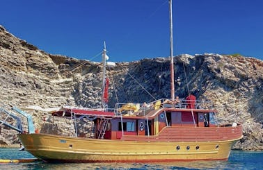 Book your Vintage Boat Today in Ibiza, Illes Balears