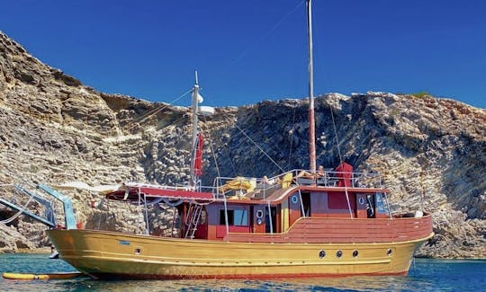 Book your Vintage Boat Today in Ibiza, Illes Balears