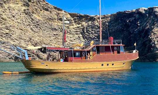 Book your Vintage Boat Today in Ibiza, Illes Balears