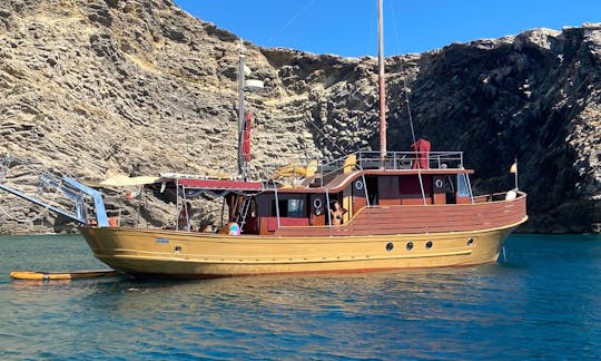 Book your Vintage Boat Today in Ibiza, Illes Balears