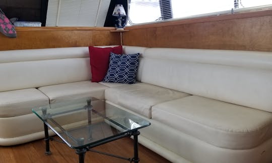 46' Silverton Motor Yacht Charters in Port Washington, New York