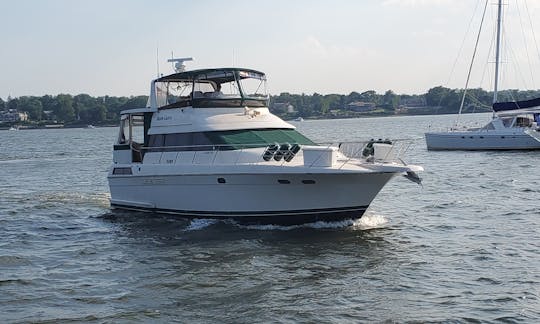 46' Silverton Motor Yacht Charters in Port Washington, New York