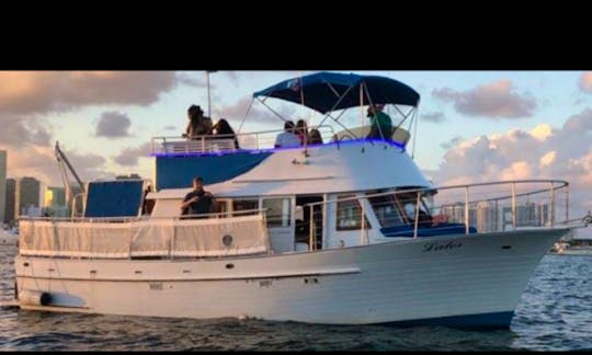 40ft Private Party Boat for up to 20 Passengers!