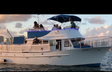 40ft Private Party Boat for up to 20 Passengers!