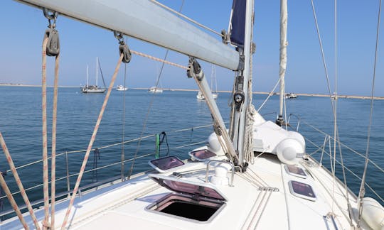 Explore a costa do Algarve, a bordo de um iate à vela Bavaria 41 ROCINANTE