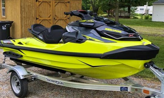 Beautiful Seadoo rxt 300
Reacing model with
Speakers. Great to ride on style.