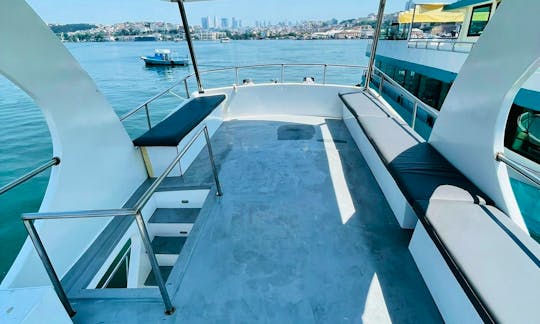 Motor Yacht Rental in İstanbul, Turkey