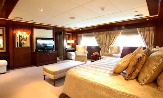 295ft ‘Lauren L’ Power Mega Yacht Charter in Dubai!