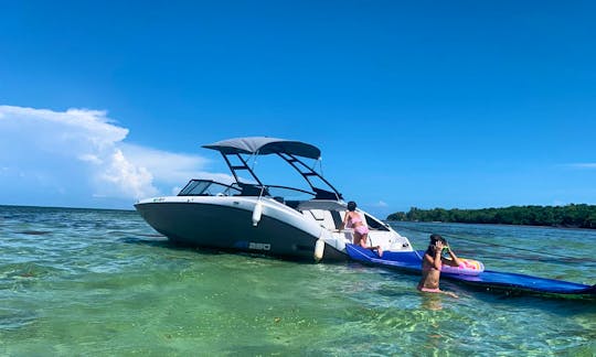 New 25' Yamaha Speedboat for up 10 people in Miami, Florida