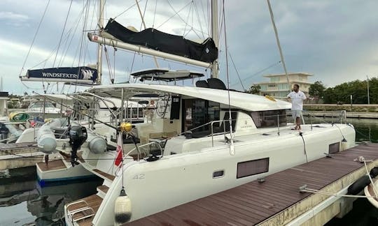 2018 Lagoon 42’ Cruising Catamaran with premium bar and full lunch in Cancún, Quintana Roo