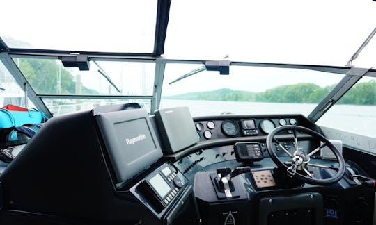 44ft Sea Ray Motor Yacht with Licensed USCG Captain in Lyme, Connecticut