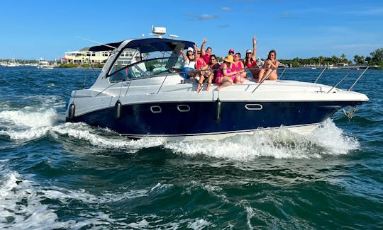 Yacht à moteur Fourwinns pour 12 personnes à Miami