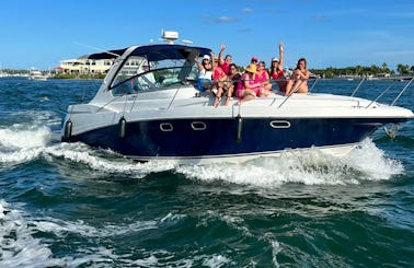 Fourwinns Motor Yacht for 12 people in Miami