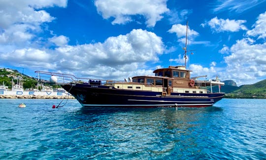 Charter the 66ft DOLCE VITA Gulet in South of France