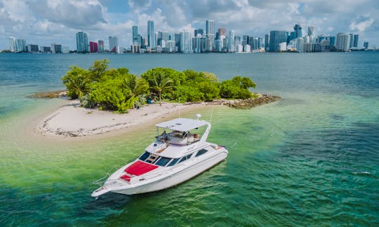 50 ft yatch for rent in Miami for 13 guests