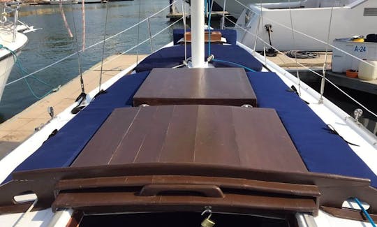 35ft Ericson Puerto Vallarta Sailing Charter for up to 8 people