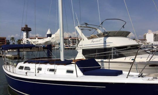 Location de voile Ericson Puerto Vallarta de 35 pieds pouvant accueillir jusqu'à 8 personnes