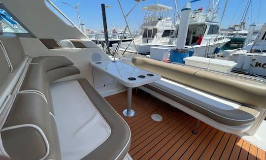 Location de yacht à moteur Brown Sea Ray Sundancer de 34 pieds à Cabo San Lucas