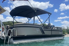 New 22ft Viaggio Pontoon Boat for rent in Canyon Lake