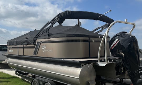 New 22ft Viaggio Pontoon Boat for rent in Canyon Lake