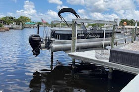 Lowe Tritoon SS230 for rent in Cape Coral/Fort Myers area