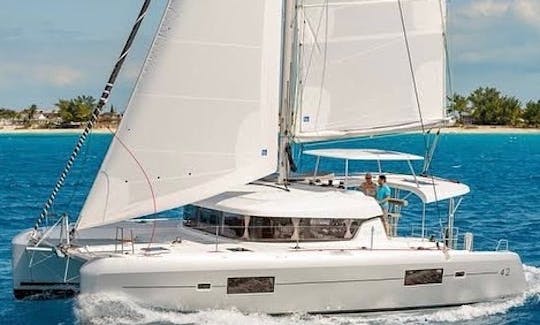 Lagoon 42’ 2019 for sleep-aboard island hop in Riviera Maya.