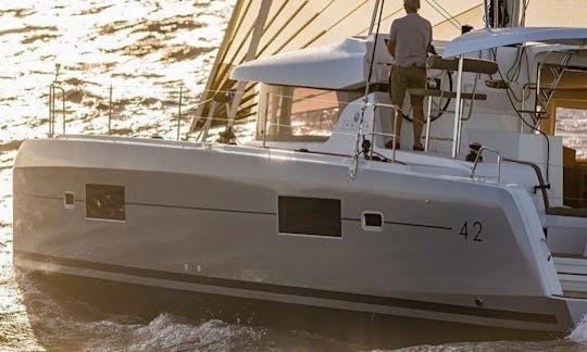 Lagoon 42’ 2019 for sleep-aboard island hop in Riviera Maya.