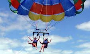 Parachute ascensionnel dans le nord-ouest de l'Afrique du Sud