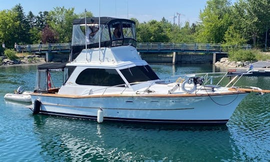 Classic motor yacht for day or evening cruises